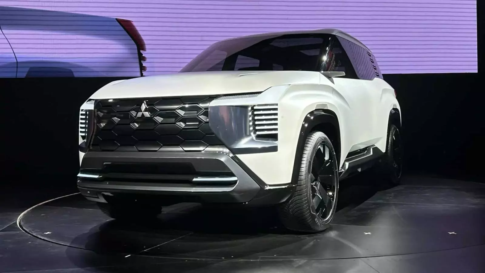 Mitsubishi DST Concept được trưng bày tại  triển lãm ô tô quốc tế Philippines (PIMS) 2024.