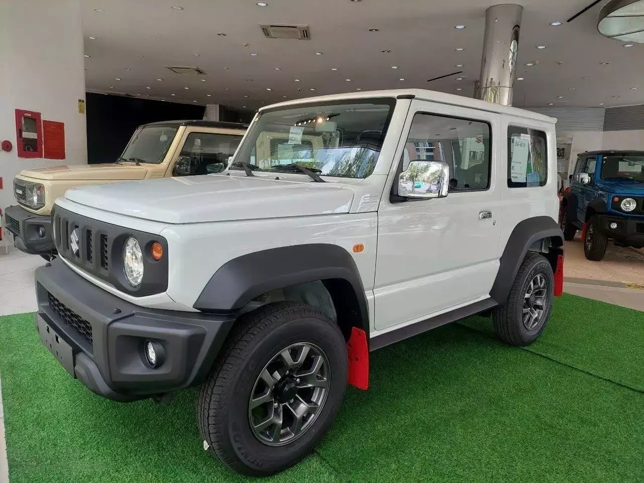 Suzuki Jimny giảm cả trăm triệu đồng. Suzuki Jimny giảm cả trăm triệu đồng
