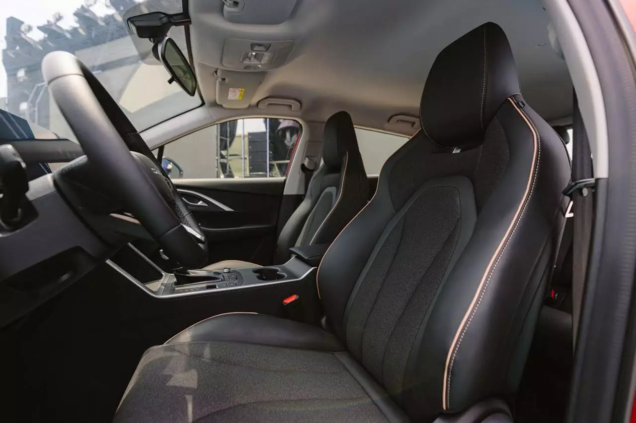 Omoda C5 Luxury sử dụng ghế bọc da pha nỉ. 1