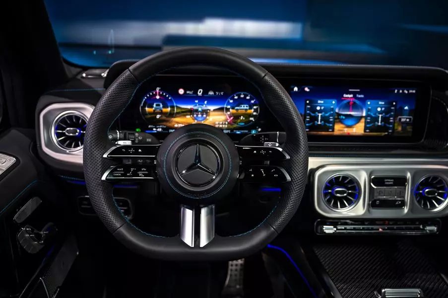 Nội thất G 580 không có sự khác biệt so với những chiếc G-Class đời trước. 1