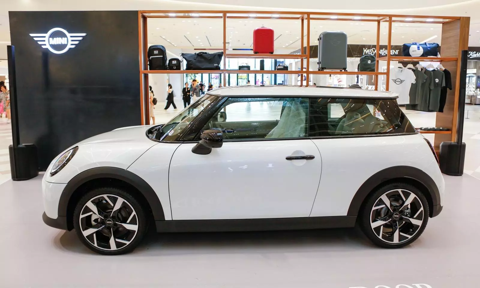 MINI Cooper 3 cửa thế hệ mới có kích thước lớn hơn thế hệ tiền nhiệm.