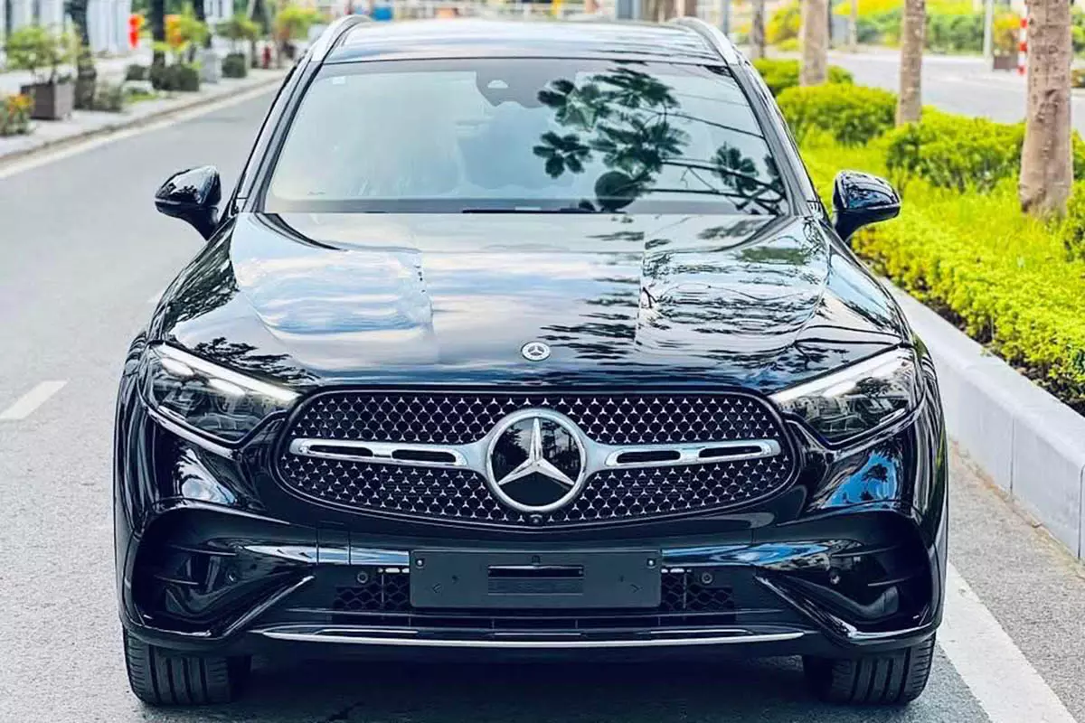 Mercedes-Benz GLC đang trở thành tâm điểm của chiến dịch ưu đãi tháng 6 của đại lý BMW. 1