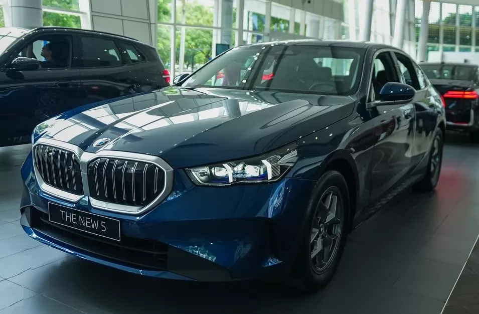 An toàn xe BMW 520i mới nhất.