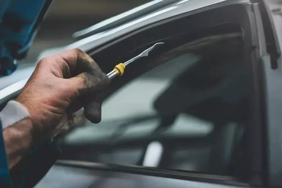 Keo chỉ cứng, mất độ đàn hồi sau thời gian dài sử dụng.