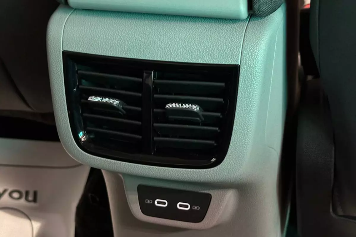 Cửa gió điều hòa hàng ghế thứ 2 trên xe Skoda Kushaq 