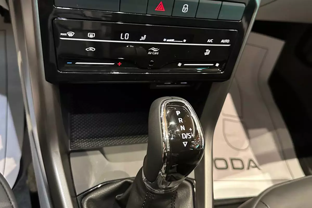 Cần số xe Skoda Kushaq 