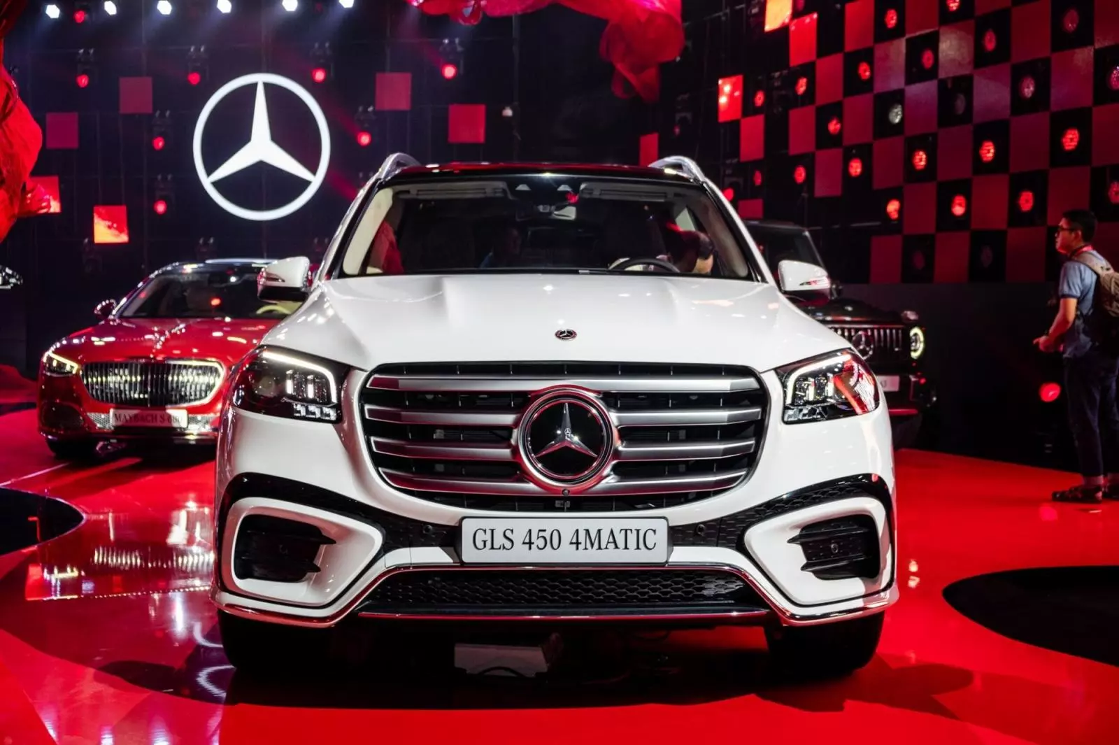 mặt ca-lăng và cản trước Mercedes-Benz GLS 450 4MATIC được tinh chỉnh.