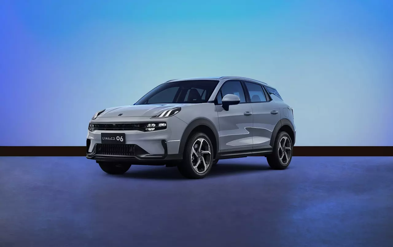 Lynk & Co 06 Core Plus mở bán, thách thức phân khúc B-SUV bằng giá ưu đãi 659 triệu đồng.