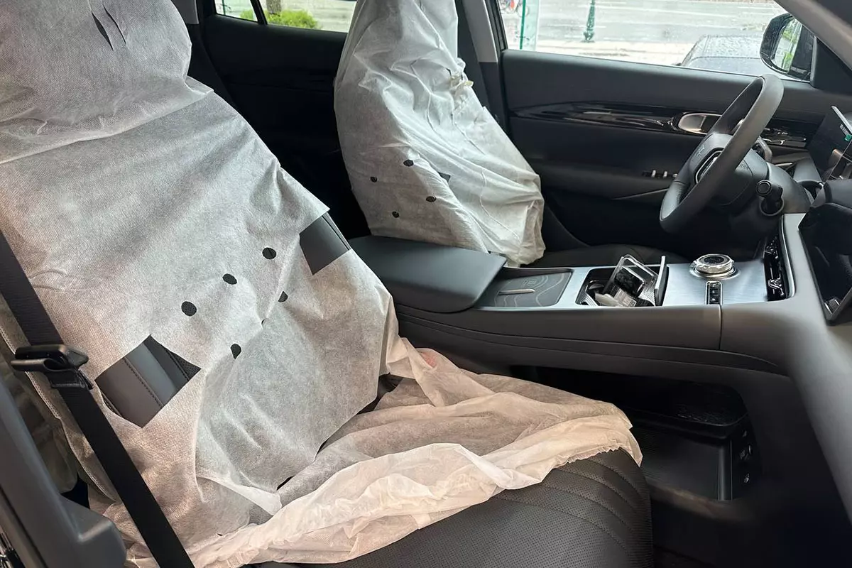 Hàng ghế trước trên xe Geely EX5 1