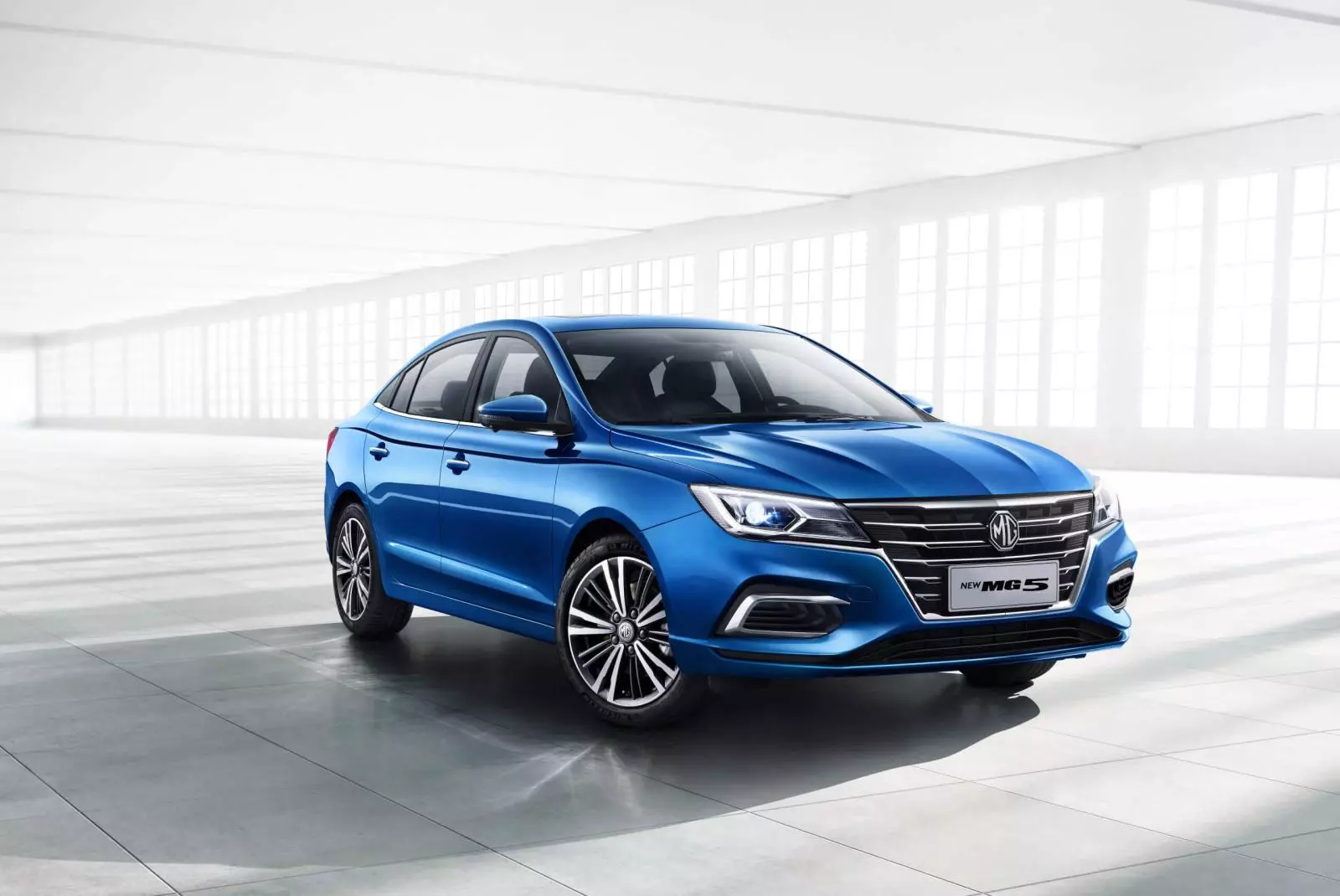 New MG5 là cái tên áp đảo mọi đối thủ trong cùng tầm giá.