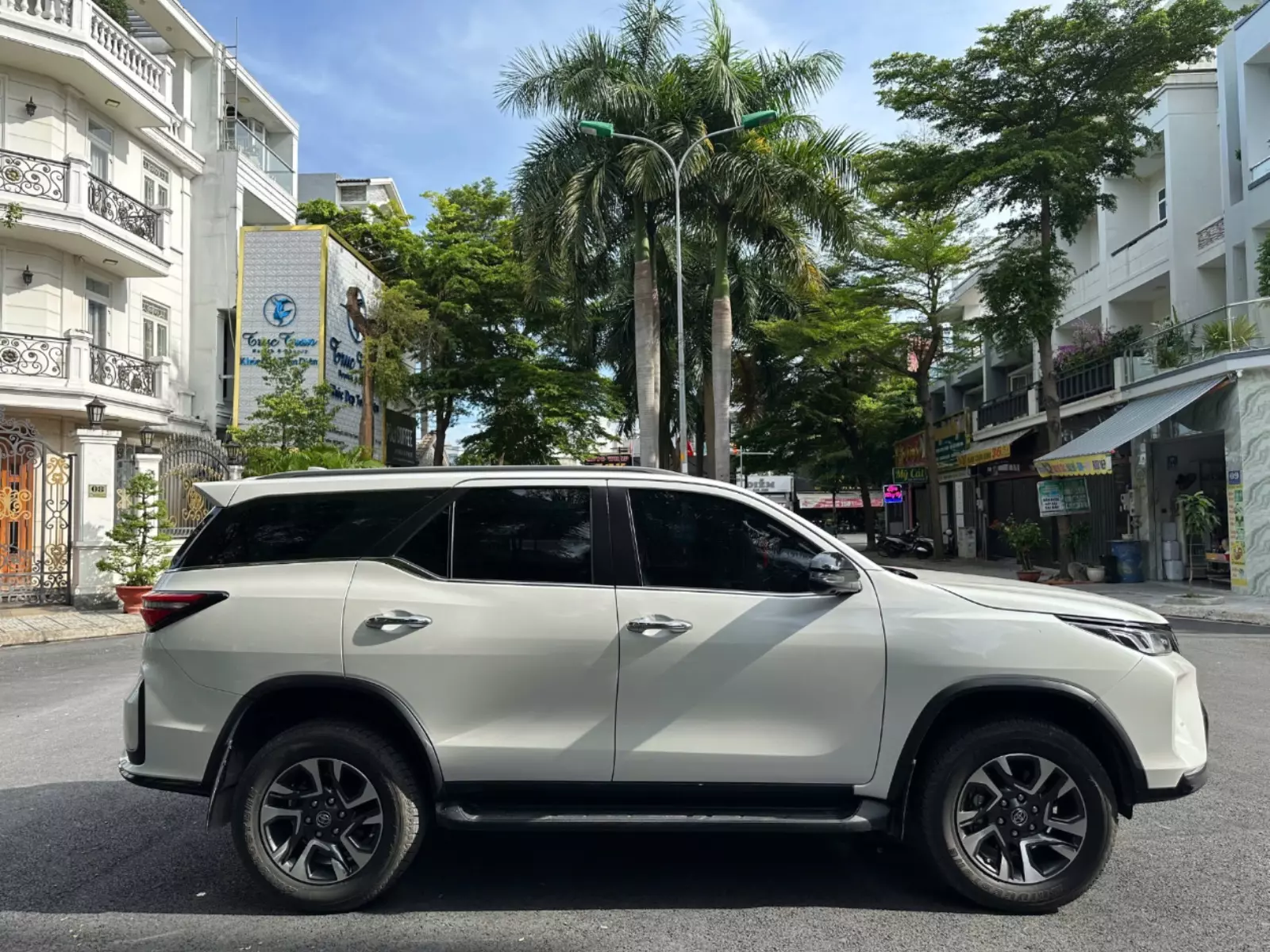 Thông số kỹ thuật xe Toyota Fortuner 2025 về kích thước.