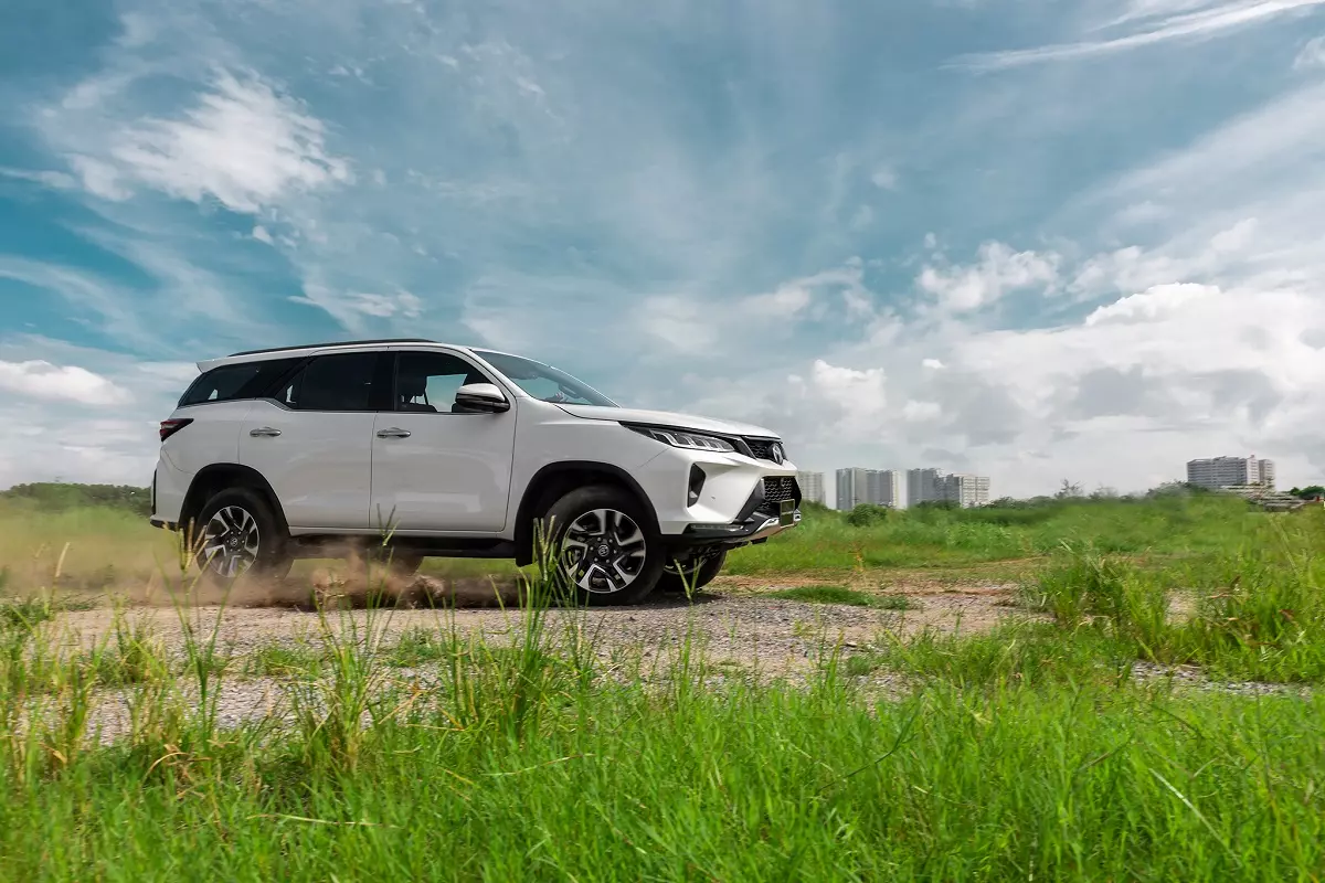 Diện mạo nam tính, mạnh mẽ, đậm chất SUV của Toyota Fortuner.