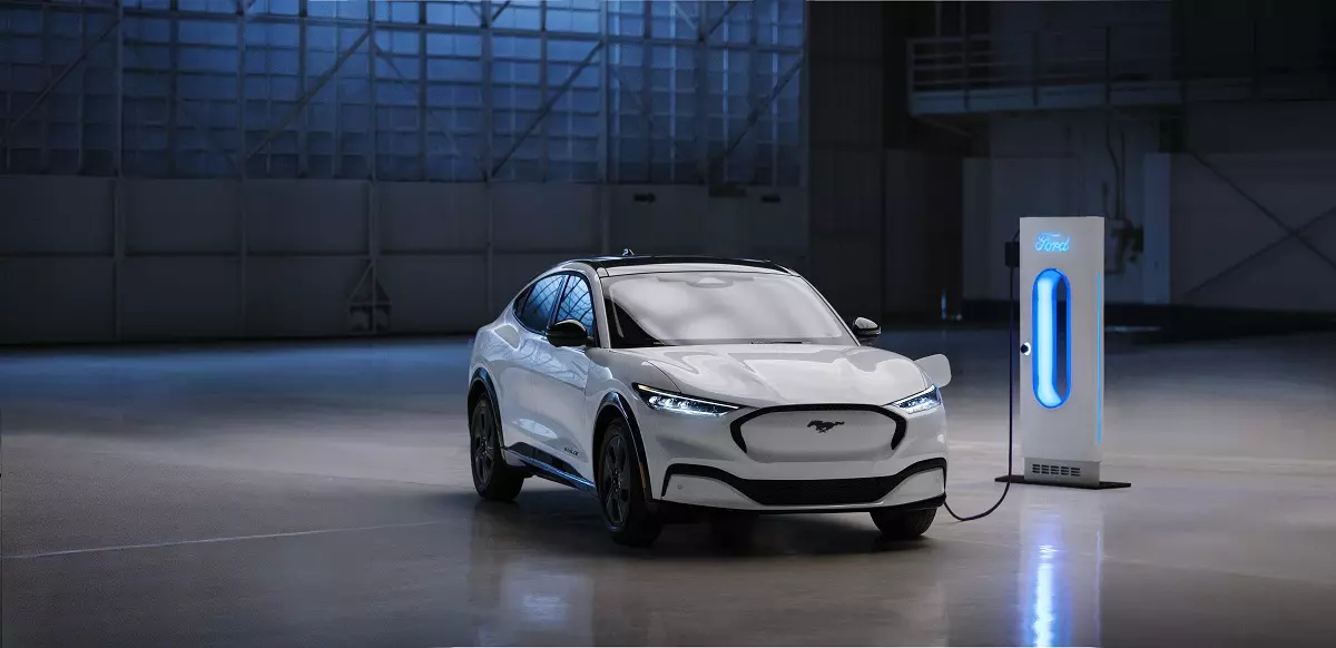 Xe có đầy đủ hình thức sạc.