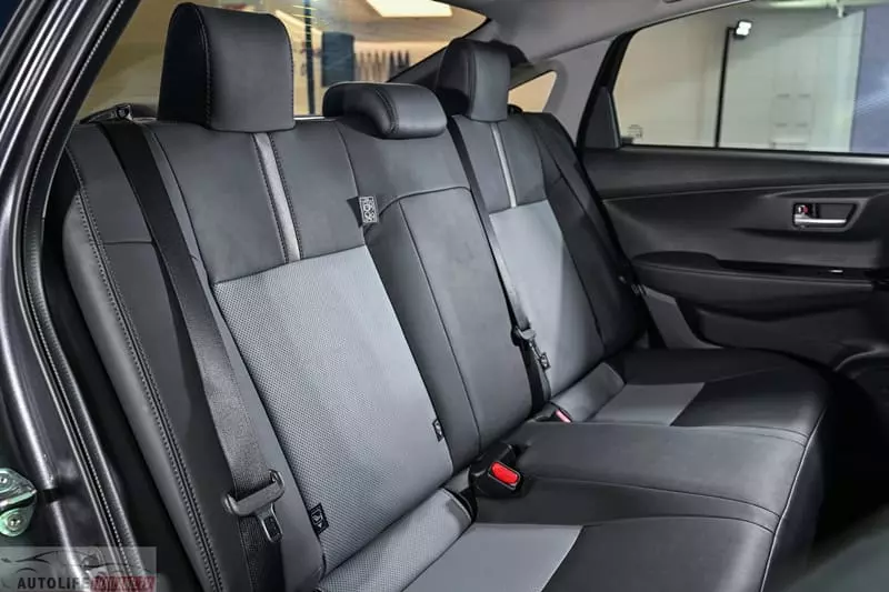 Không gian hàng ghế thứ 2 trên Vios Hybrid .