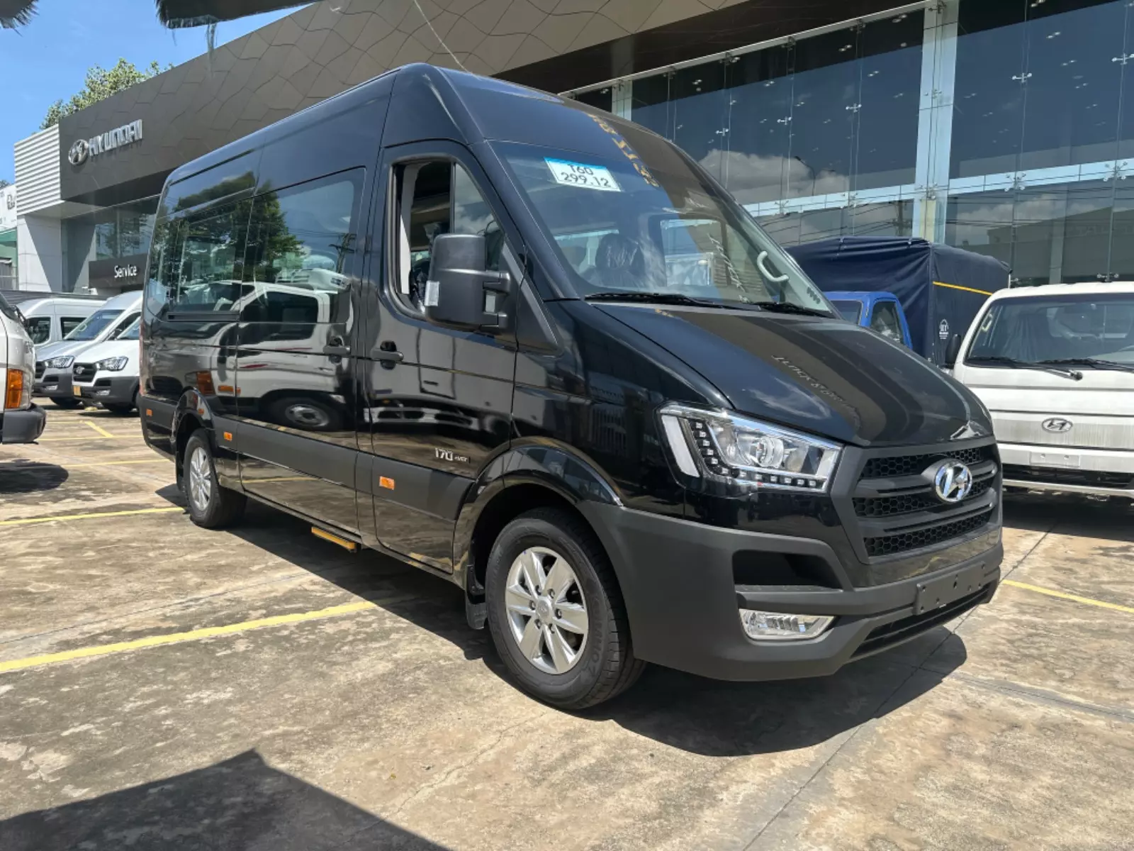 Hyundai Solati: Động cơ, vận hành.