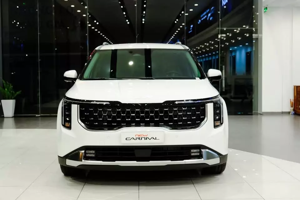 KIA Carnival 2025 có cả động cơ dầu và hybrid tiết kiệm nhiên liệu.