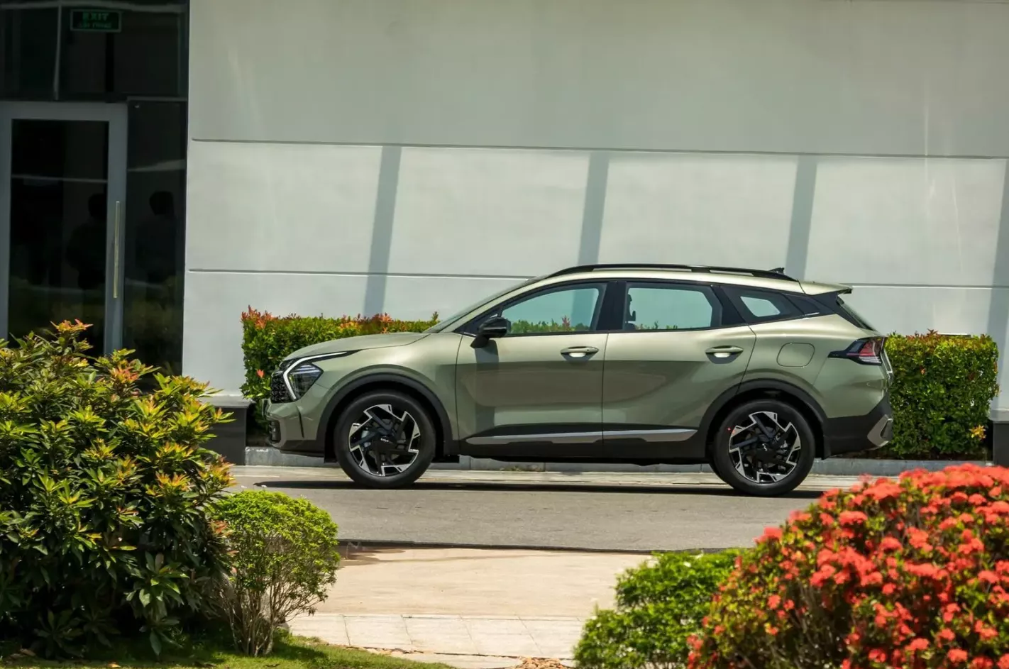 KIA Sportage thế hệ mới dài, rộng, cao hơn đời cũ.