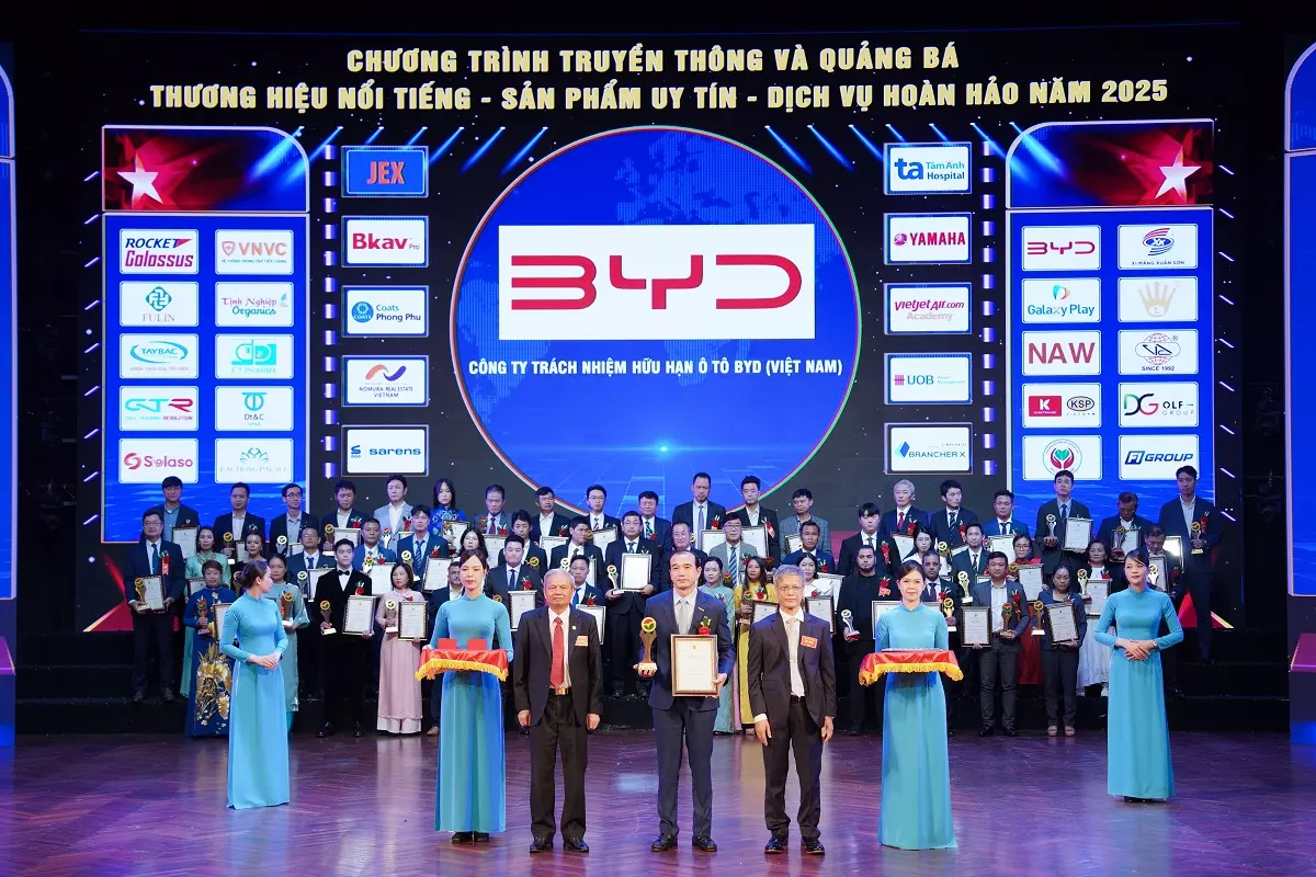 BYD Việt Nam nhận hai giải thưởng tại sự kiện Hàng Việt Tốt - Dịch vụ Hoàn hảo.