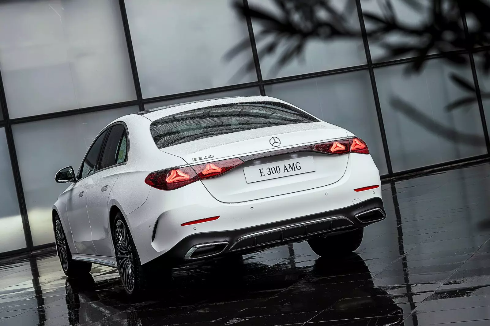 An toàn E 300 AMG. An toàn E 300 AMG
