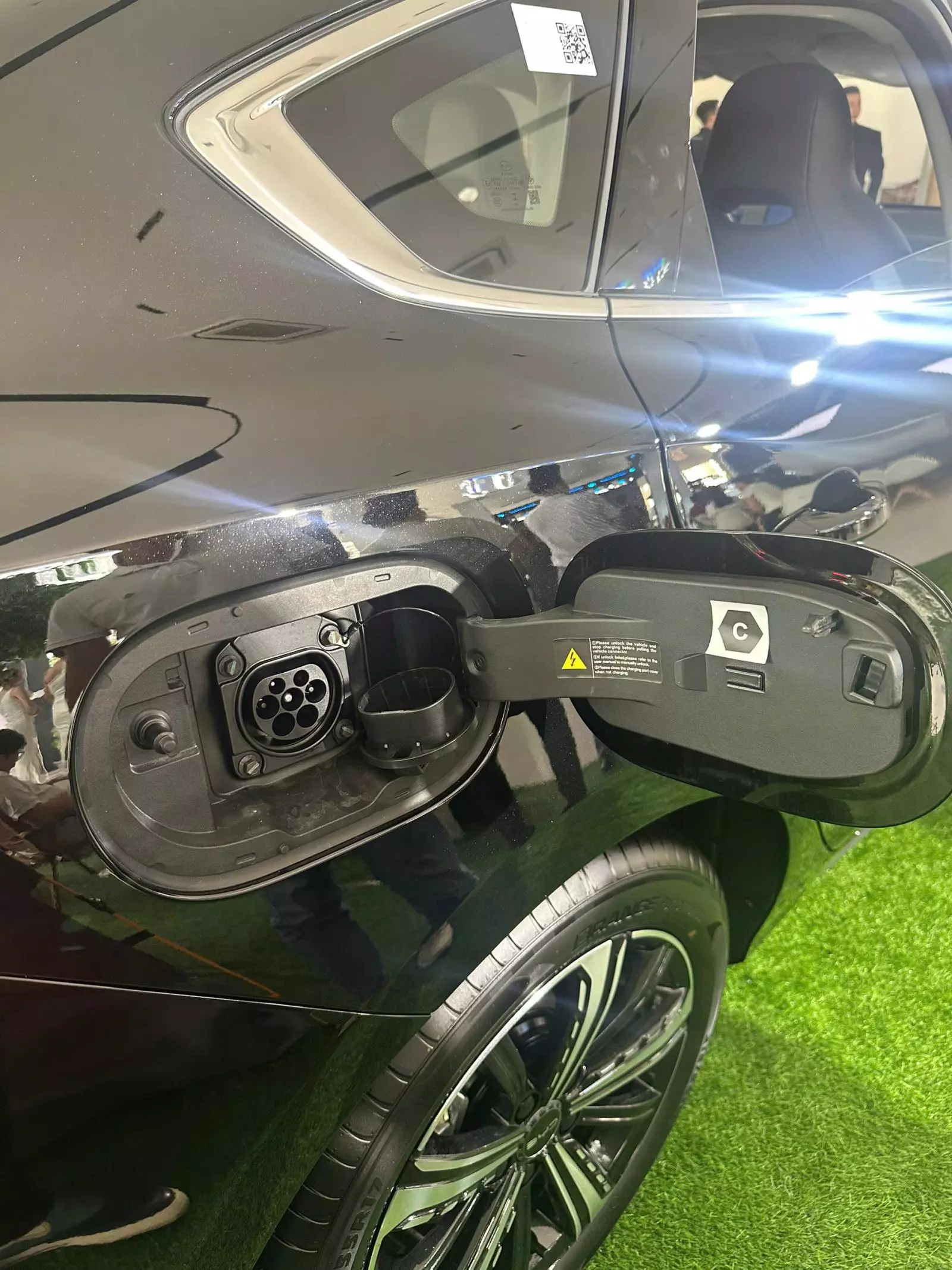 sạc điện trên BYD Seal 5.