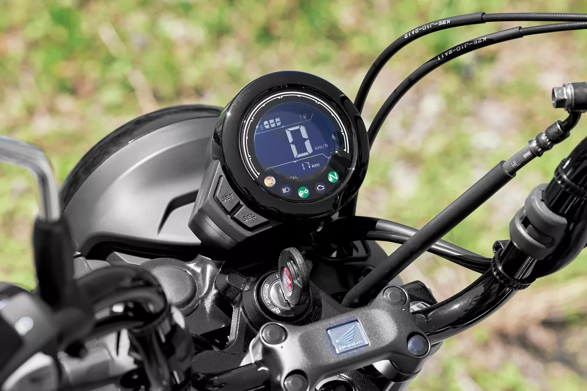 Đồng hồ LED hình tròn hiển thị đầy đủ các thông tin cần thiết Đồng hồ LED hình tròn hiển thị đầy đủ các thông tin cần thiết.