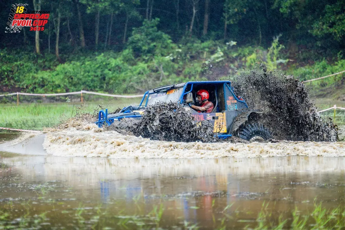 Lịch sử offroad Việt được viết nên từ mưa và bùn lầy Lịch sử offroad Việt được viết nên từ mưa và bùn lầy.