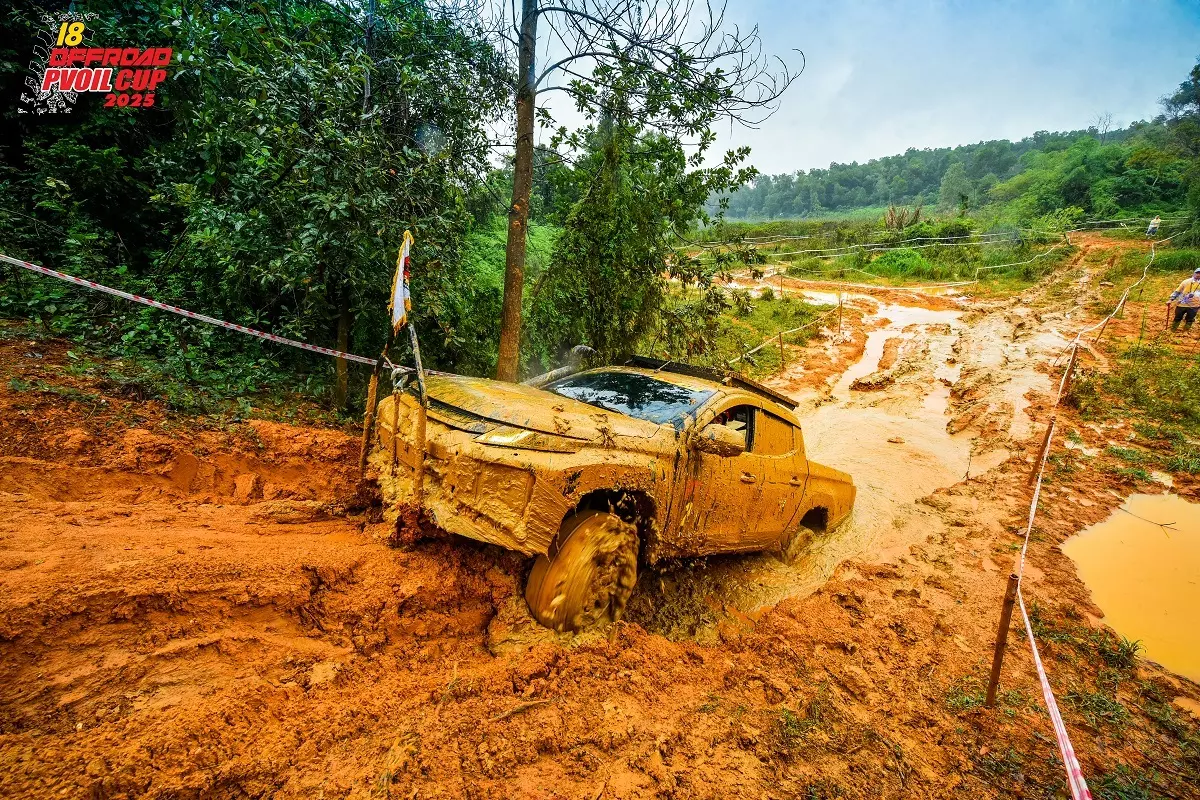 Những pha vượt dốc, băng bùn và chinh phục thử thách ấn tượng của các tay đua1 Những pha vượt dốc, băng bùn và chinh phục thử thách ấn tượng của các tay đua1.