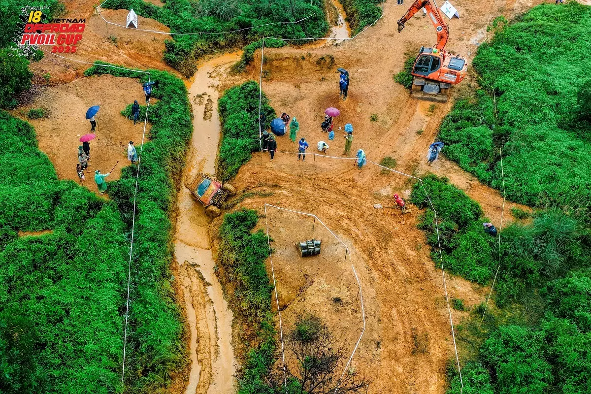 Những pha vượt dốc, băng bùn và chinh phục thử thách ấn tượng của các tay đua10 Những pha vượt dốc, băng bùn và chinh phục thử thách ấn tượng của các tay đua10.