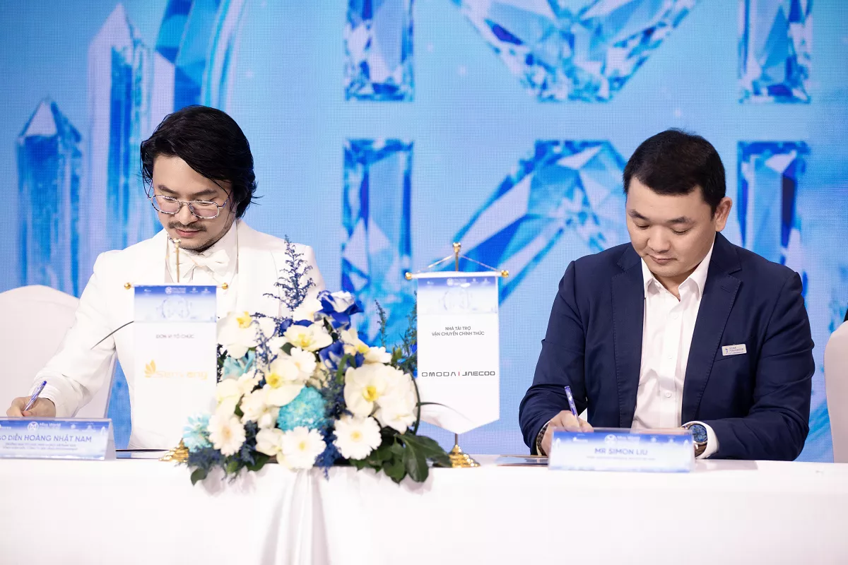 Đại diện hai bên đã ký vào văn bản hợp tác trước sự chứng kiến của các cơ quan báo chí, các thí sinh tham dự cuộc thi và khách mời Đại diện hai bên đã ký vào văn bản hợp tác trước sự chứng kiến của các cơ quan báo chí, các thí sinh tham dự cuộc thi và khách mời.