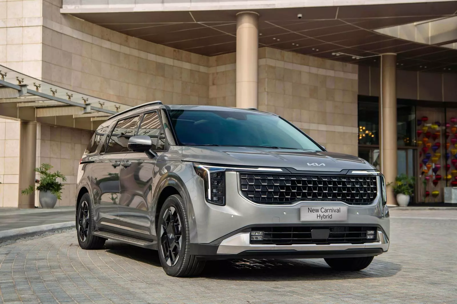 Thiết kế ngoại thất KIA Carnival Hybrid Premium.