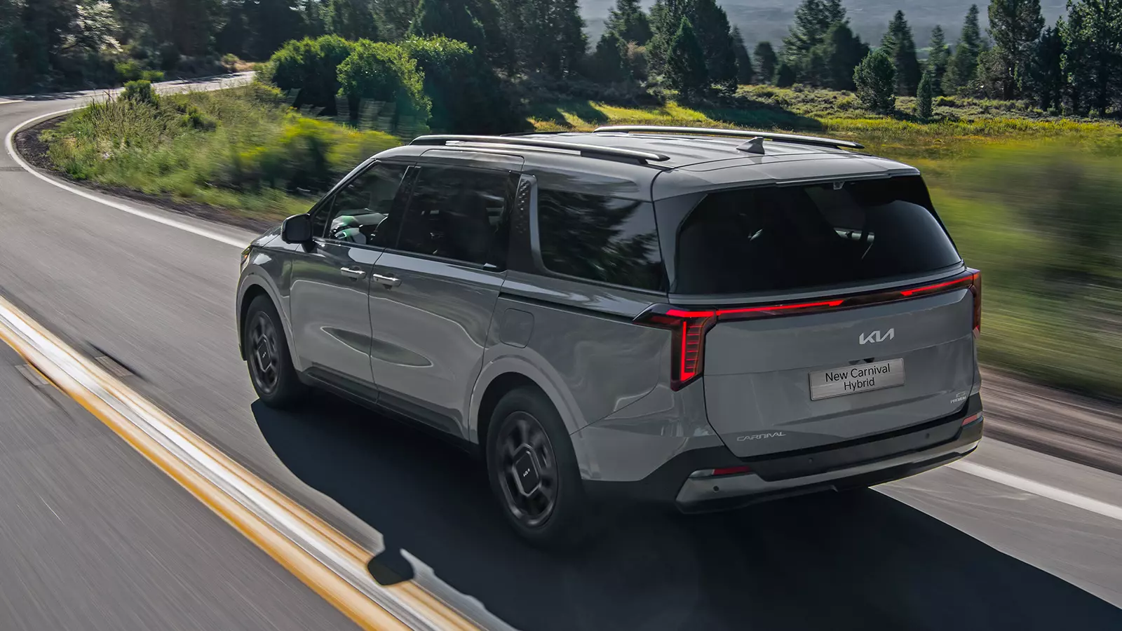 Động cơ lai tr&ecirc;n Carnival Hybrid&nbsp;Premium .