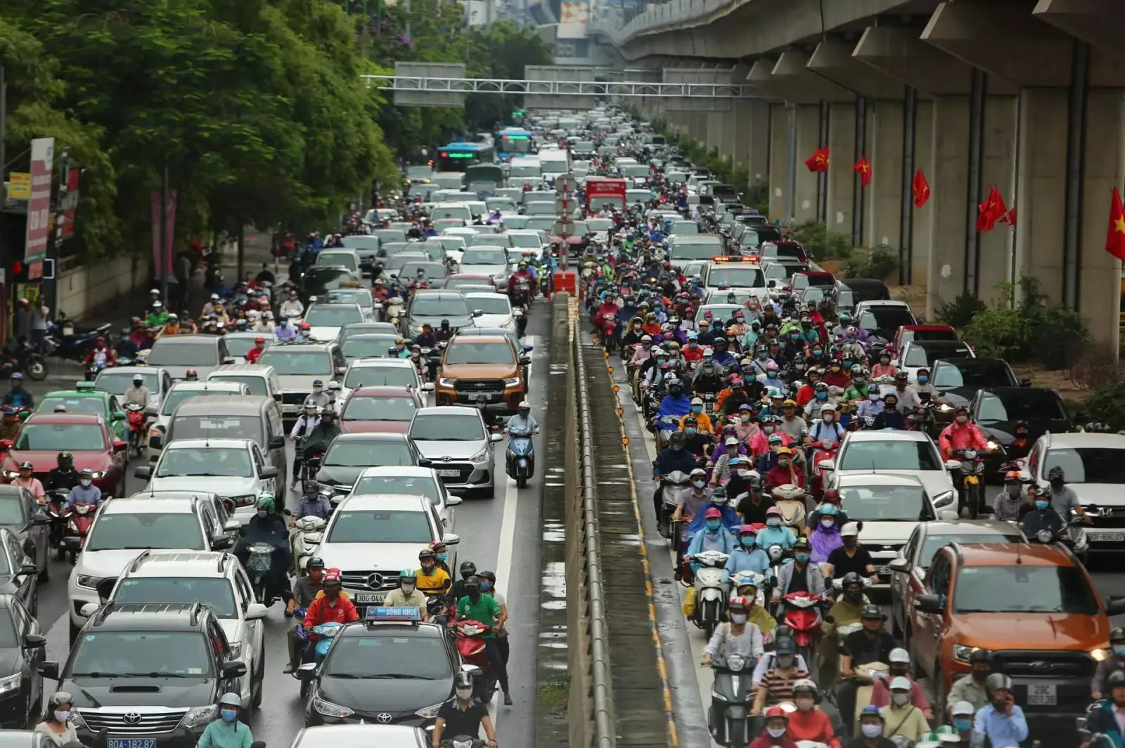 Tránh 3 khung giờ này khi về quê ngày Tết nếu không muốn kẹt xe 8 tiếng - Ảnh 1. Tránh 3 khung giờ này khi về quê ngày Tết nếu không muốn kẹt xe 8 tiếng - Ảnh 1.