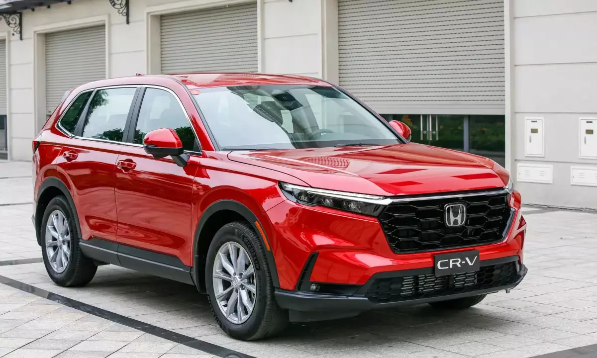 Honda CR-V m&aacute;y xăng tiếp tục được giảm 80 triệu đồng khi bản Hybrid lắp r&aacute;p ra mắt - Ảnh 1.