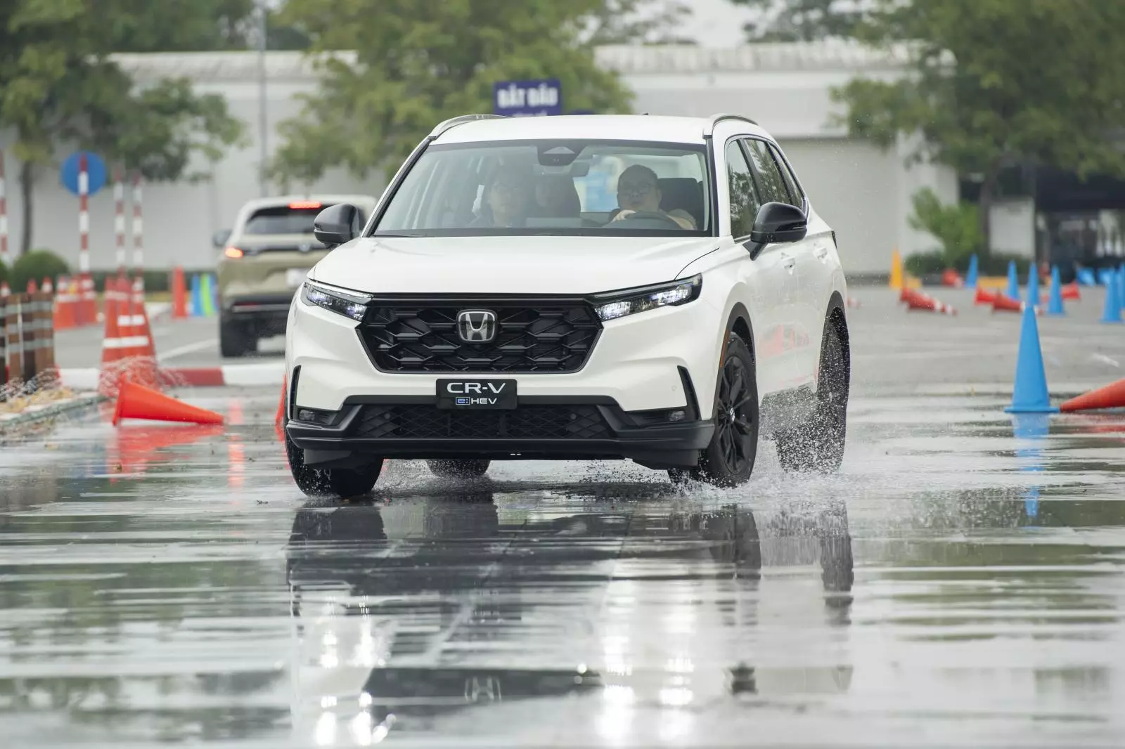Thông số kỹ thuật xe Honda CR-V 2026: Sức mạnh hybrid 204 mã lực và những nâng cấp "đáng tiền" - Ảnh 5. Thông số kỹ thuật xe Honda CR-V 2026: Sức mạnh hybrid 204 mã lực và những nâng cấp "đáng tiền" - Ảnh 5.