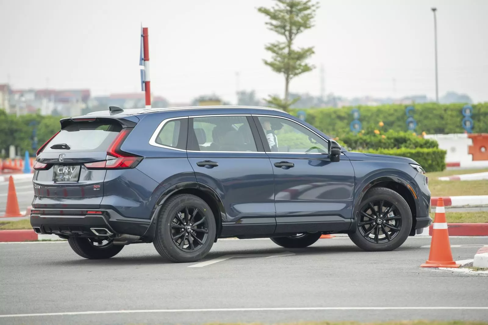 Thông số kỹ thuật xe Honda CR-V 2026: Sức mạnh hybrid 204 mã lực và những nâng cấp "đáng tiền" - Ảnh 6. Thông số kỹ thuật xe Honda CR-V 2026: Sức mạnh hybrid 204 mã lực và những nâng cấp "đáng tiền" - Ảnh 6.