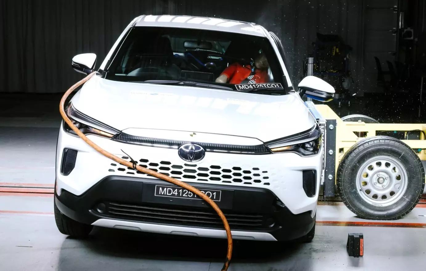 Chỉ đạt 2/5 sao an to&agrave;n, chuyện g&igrave; đang xảy ra với Toyota Corolla Cross? - Ảnh 2.