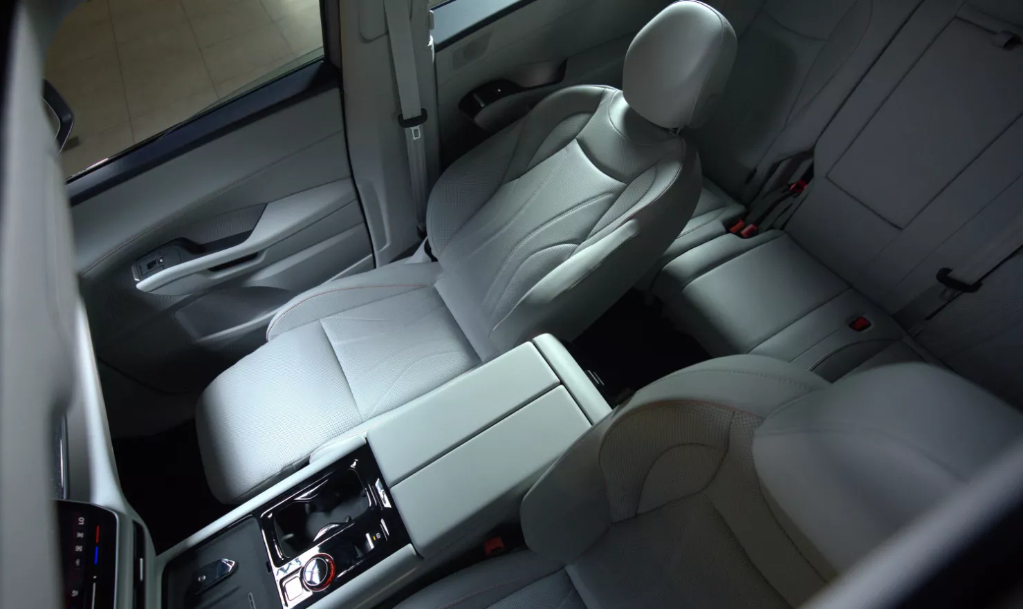 Volkswagen Teramont Pro mở b&aacute;n tại Việt Nam, gi&aacute; từ 2,799 tỷ đồng - Ảnh 5.