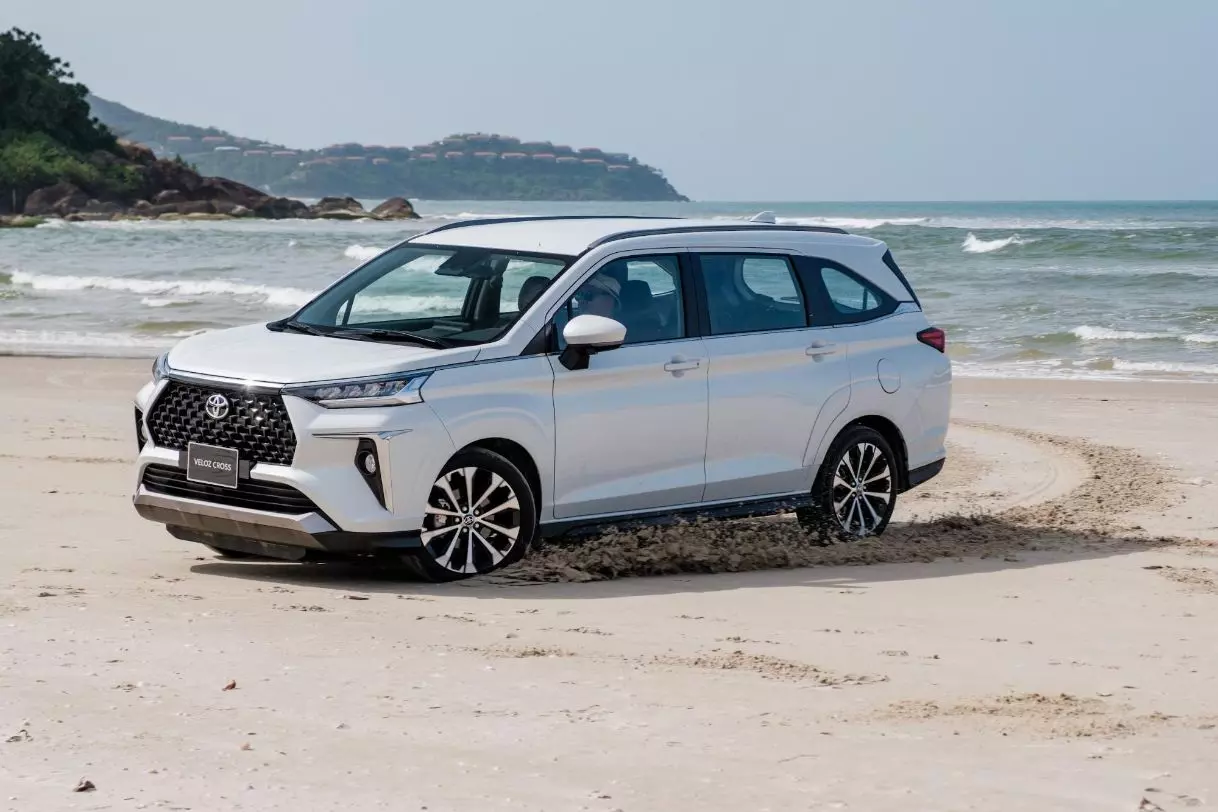 Vượt cả Yaris Cross v&agrave; Vios, Veloz Cross trở th&agrave;nh mẫu xe Toyota b&aacute;n chạy nhất tại Việt Nam th&aacute;ng 4/2026 - Ảnh 1.