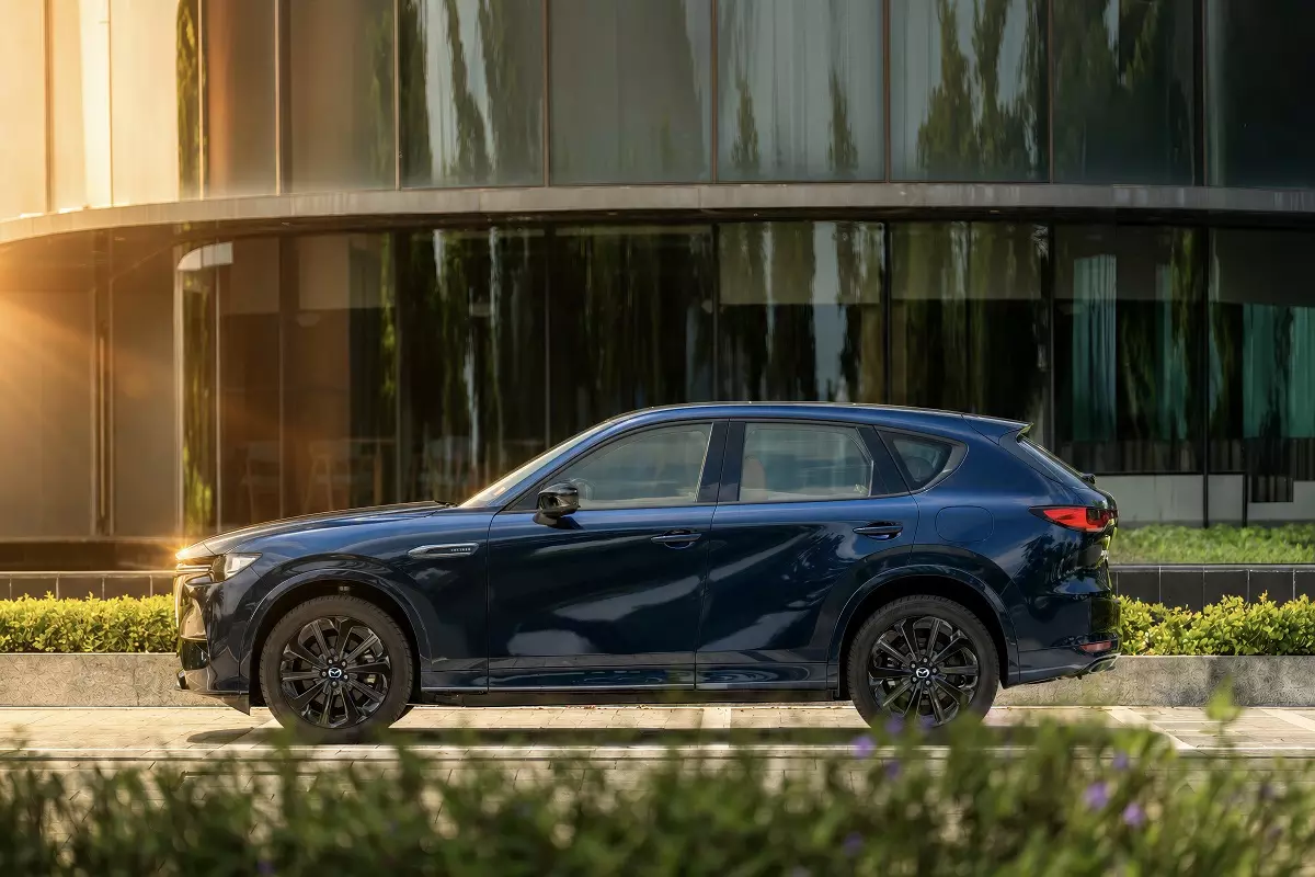 Mazda CX-60 giá 1,699 tỷ đồng tại Việt Nam dùng vũ khí hybrid động cơ đặt dọc đấu xe châu Âu - Ảnh 2.