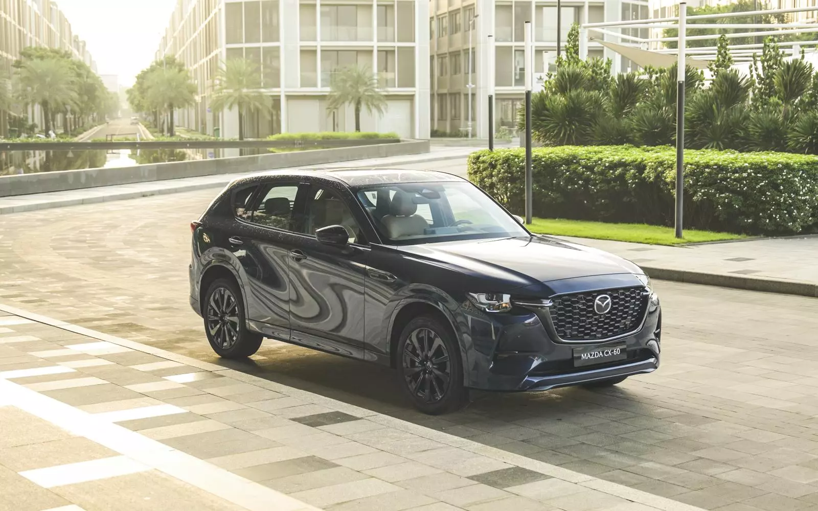 Mazda CX-60 giá 1,699 tỷ đồng tại Việt Nam dùng vũ khí hybrid động cơ đặt dọc đấu xe châu Âu - Ảnh 1.