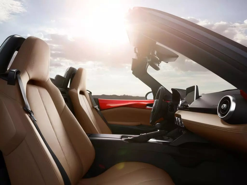 Mazda MX-5 gi&aacute; từ 1,339 tỷ đồng c&oacute; g&igrave; để chinh phục kh&aacute;ch h&agrave;ng Việt? - Ảnh 5.