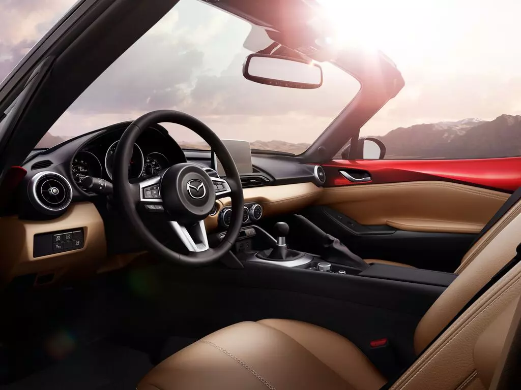 Mazda MX-5 gi&aacute; từ 1,339 tỷ đồng c&oacute; g&igrave; để chinh phục kh&aacute;ch h&agrave;ng Việt? - Ảnh 4.