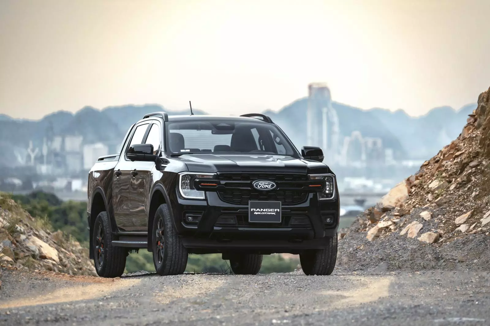 Ford Ranger 2026 tại Việt Nam kh&ocirc;ng tăng gi&aacute; vẫn nhận loạt n&acirc;ng cấp lớn, bảo h&agrave;nh 5 năm - Ảnh 1.