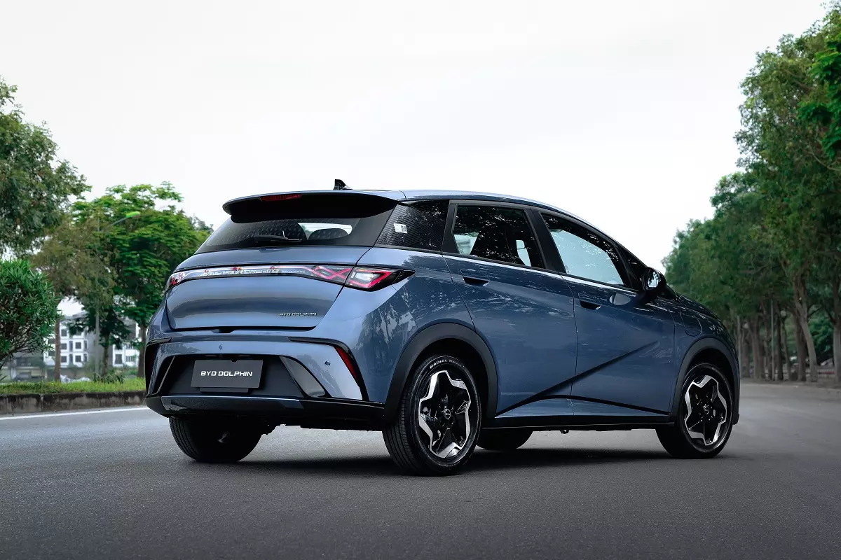 Review BYD Dolphin - chiếc xe điện nhỏ m&agrave; "c&oacute; v&otilde;" giữa l&ograve;ng đ&ocirc; thị - Ảnh 9.