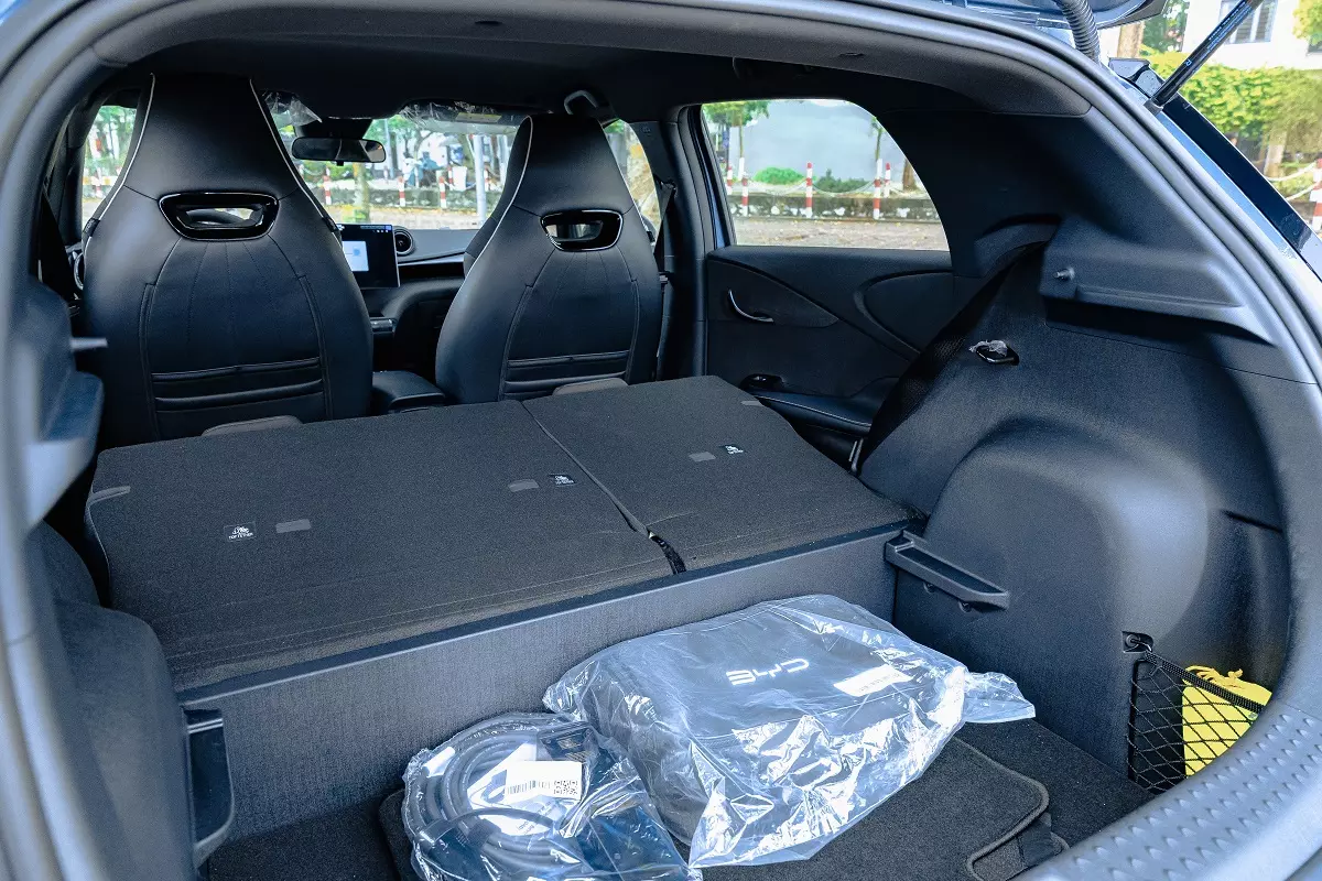 Review BYD Dolphin - chiếc xe điện nhỏ m&agrave; "c&oacute; v&otilde;" giữa l&ograve;ng đ&ocirc; thị - Ảnh 6.