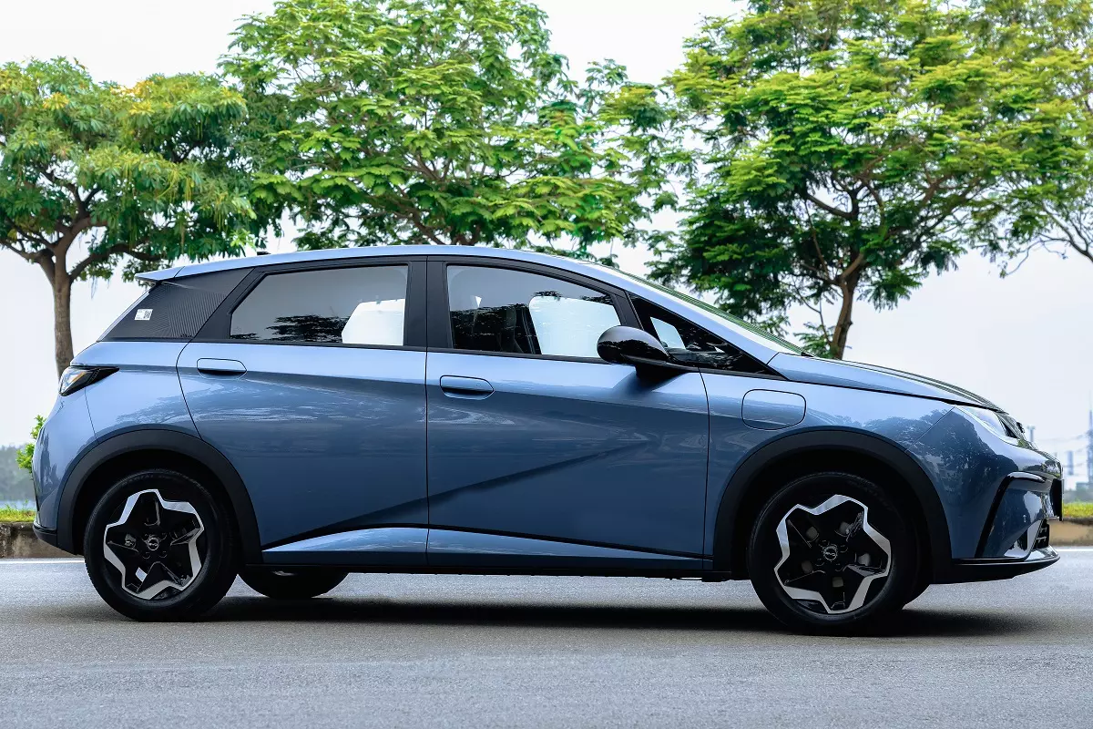 Review BYD Dolphin - chiếc xe điện nhỏ m&agrave; "c&oacute; v&otilde;" giữa l&ograve;ng đ&ocirc; thị - Ảnh 8.