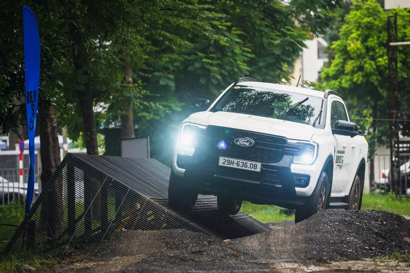 Ford Việt Nam phủ sóng ưu đãi trước bạ, mở rộng chuỗi sự kiện lái thử xuyên Việt trong tháng 9 - Ảnh 2.