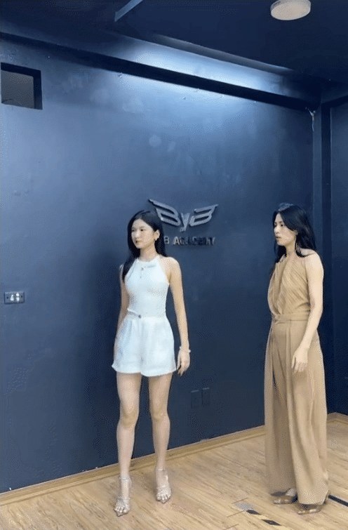 Nàng Mơ diện váy cưới khiến hơn 400 nghìn người ngẩn ngơ, bất ngờ với cách Ông Bố Điên flex con gái rượu- Ảnh 11. Nàng Mơ diện váy cưới khiến hơn 400 nghìn người ngẩn ngơ, bất ngờ với cách Ông Bố Điên flex con gái rượu- Ảnh 11.