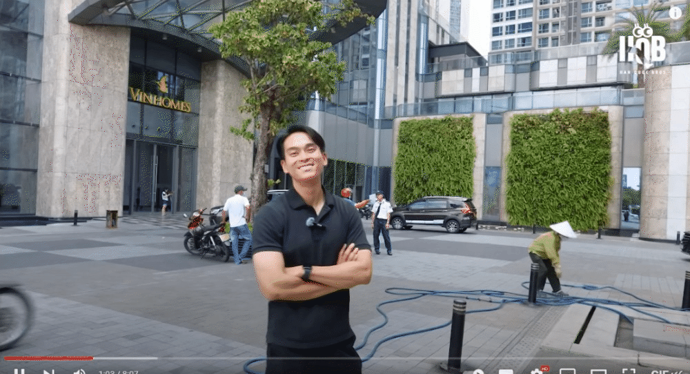 Trai Hàn nói tiếng Việt "như gió" review cơm tấm 500K, phở 1 triệu đồng ở TPHCM- Ảnh 1. Trai Hàn nói tiếng Việt "như gió" review cơm tấm 500K, phở 1 triệu đồng ở TPHCM- Ảnh 1.