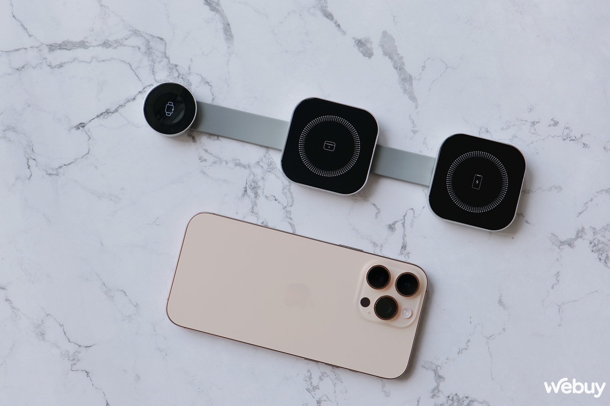 Dock sạc 3 trong 1 gấp gọn giá chỉ 900.000đ siêu hợp với ai có đủ combo iPhone - AirPods - Apple Watch- Ảnh 3. Dock sạc 3 trong 1 gấp gọn giá chỉ 900.000đ siêu hợp với ai có đủ combo iPhone - AirPods - Apple Watch- Ảnh 3.